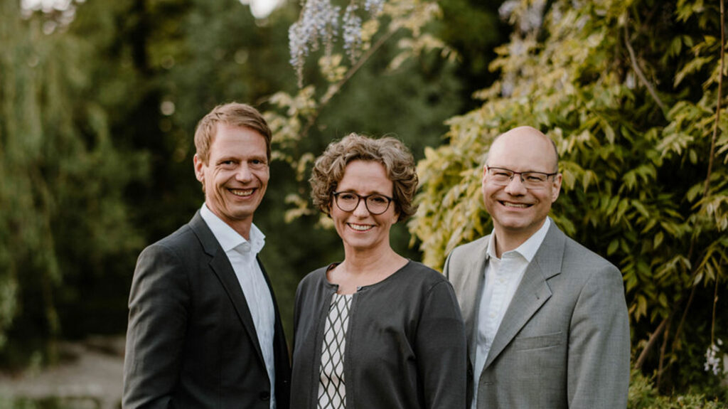 Weiterbildung zu nachhaltigen investments und ESG-Strategien 1 team grüne welt
